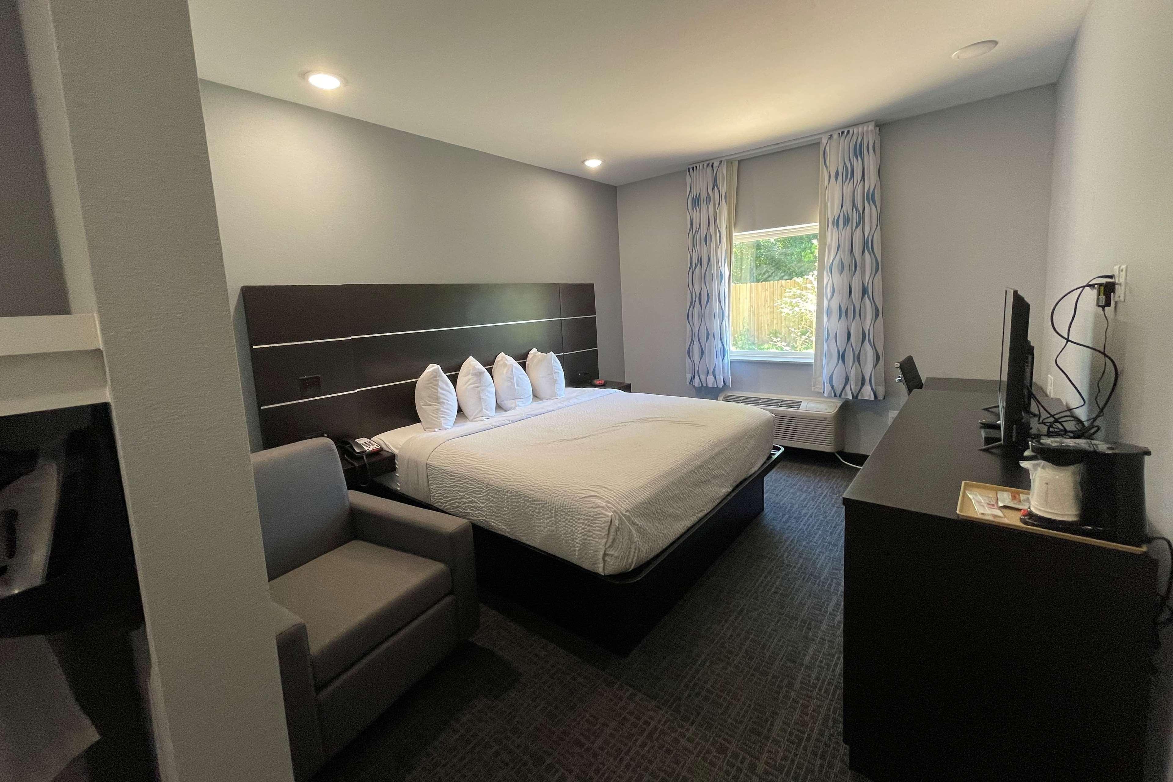 Days Inn By Wyndham Zachary La Екстер'єр фото
